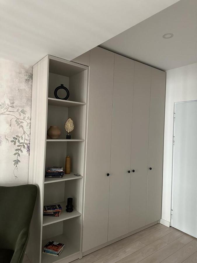 Urban Flats Apartment Bukares Bagian luar foto